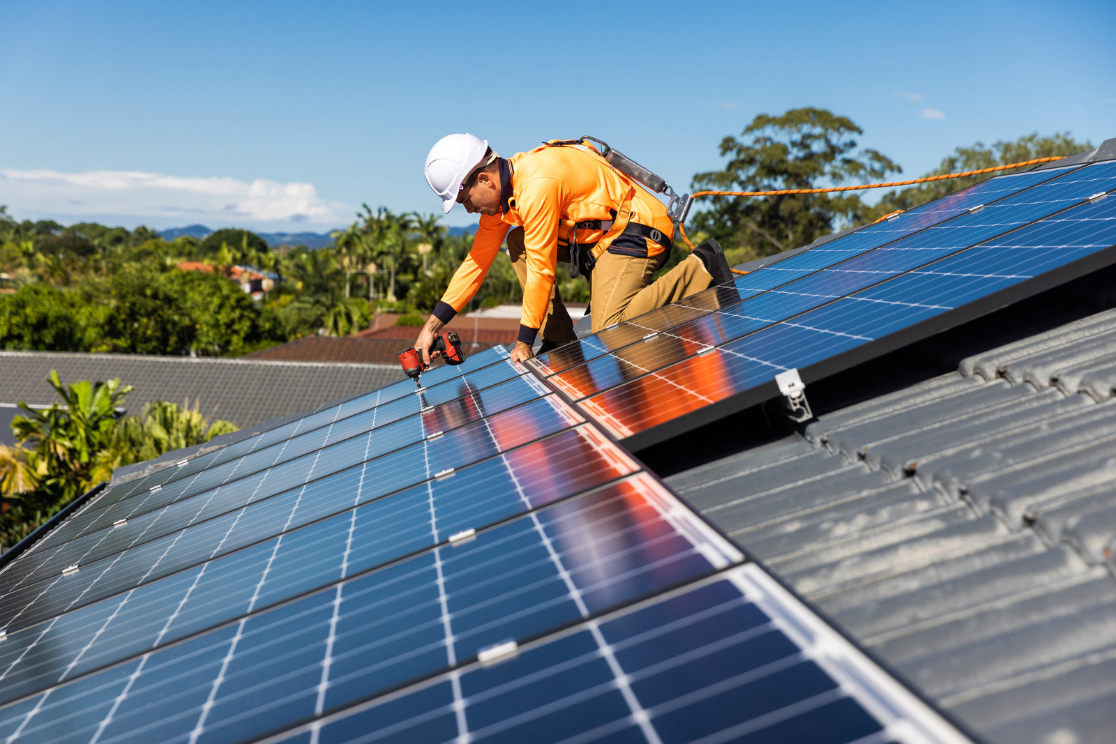 How Solar PV Panels Can Be Integrated With Smart Home Automation Systems